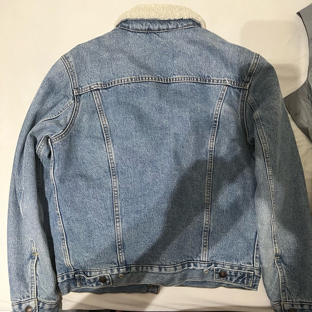 Levi’s Trucker Jacket — Size Small